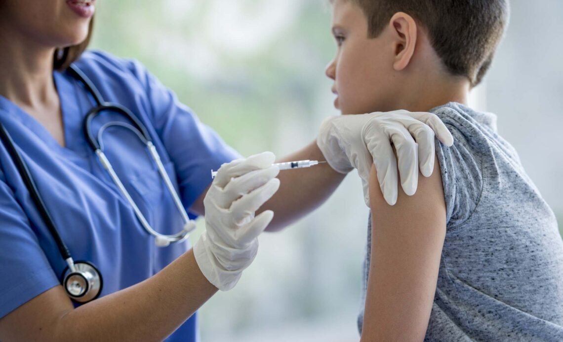Vacunacion-papiloma-humano-sintomas-causas-edad-1140×694